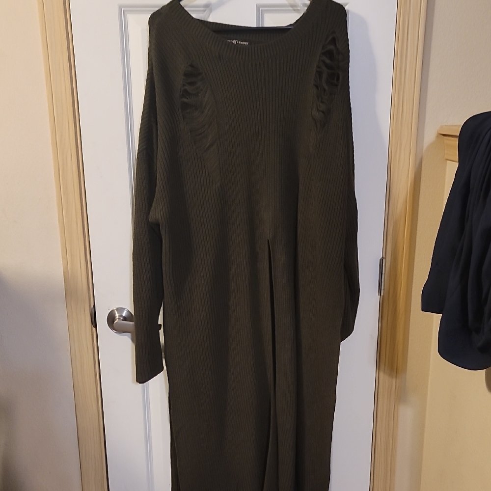 Almost Famous Green Ribbed Dolman Sleeve Sweater